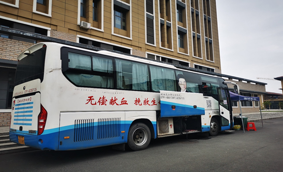 江西工商職業技術學院組織師生參加無償獻血活動